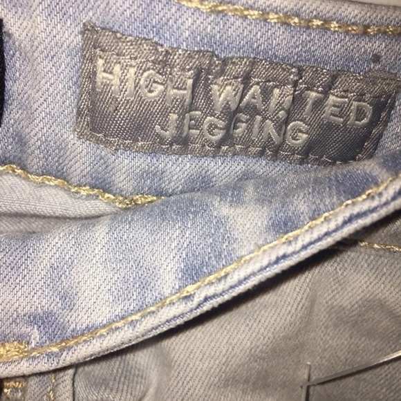 light wash jeans - Picture 6 of 7
